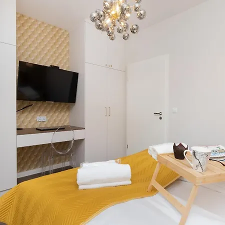 Stunning With Parking In Lower Town By Renters Prestige *