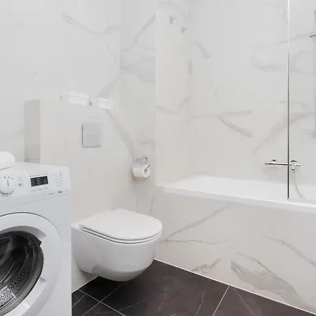 Stunning With Parking In Lower Town By Renters Prestige *